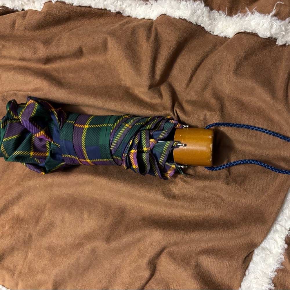 Plaid pop out umbrella